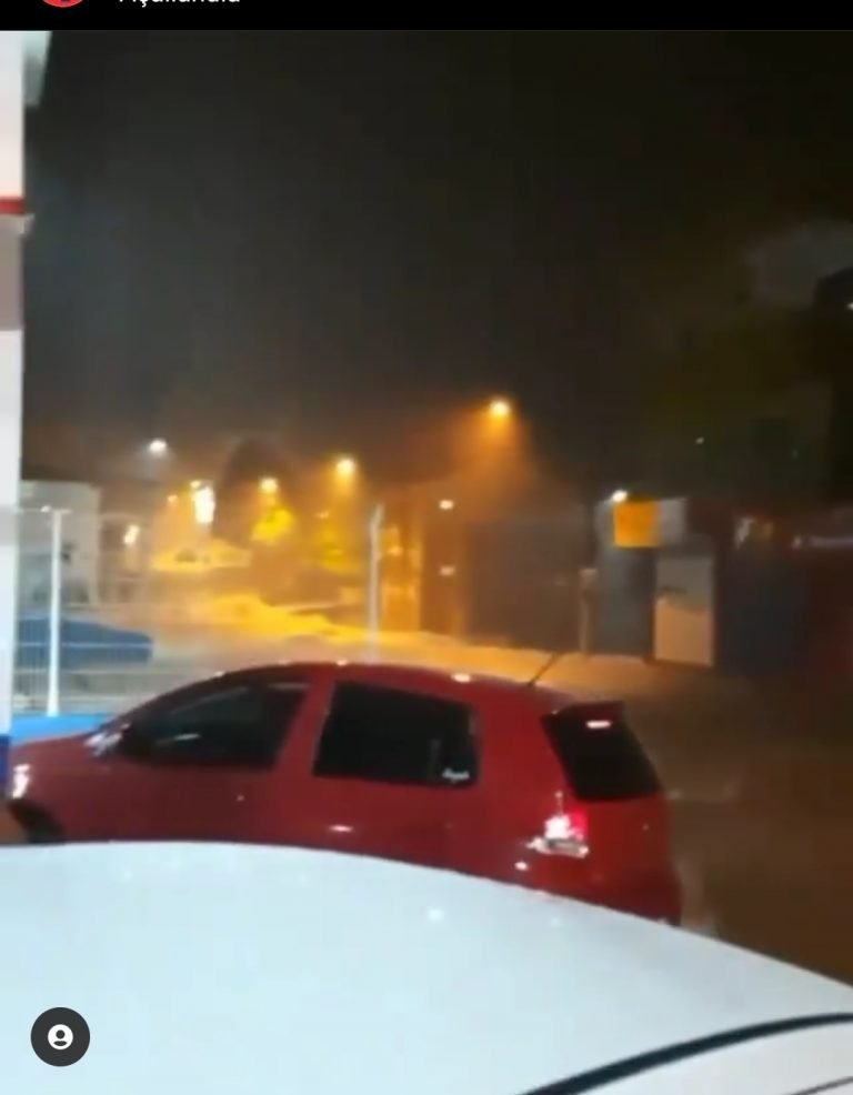 Chove mais de 80mm em AÇAILÂNDIA nesta noite de terça feira .