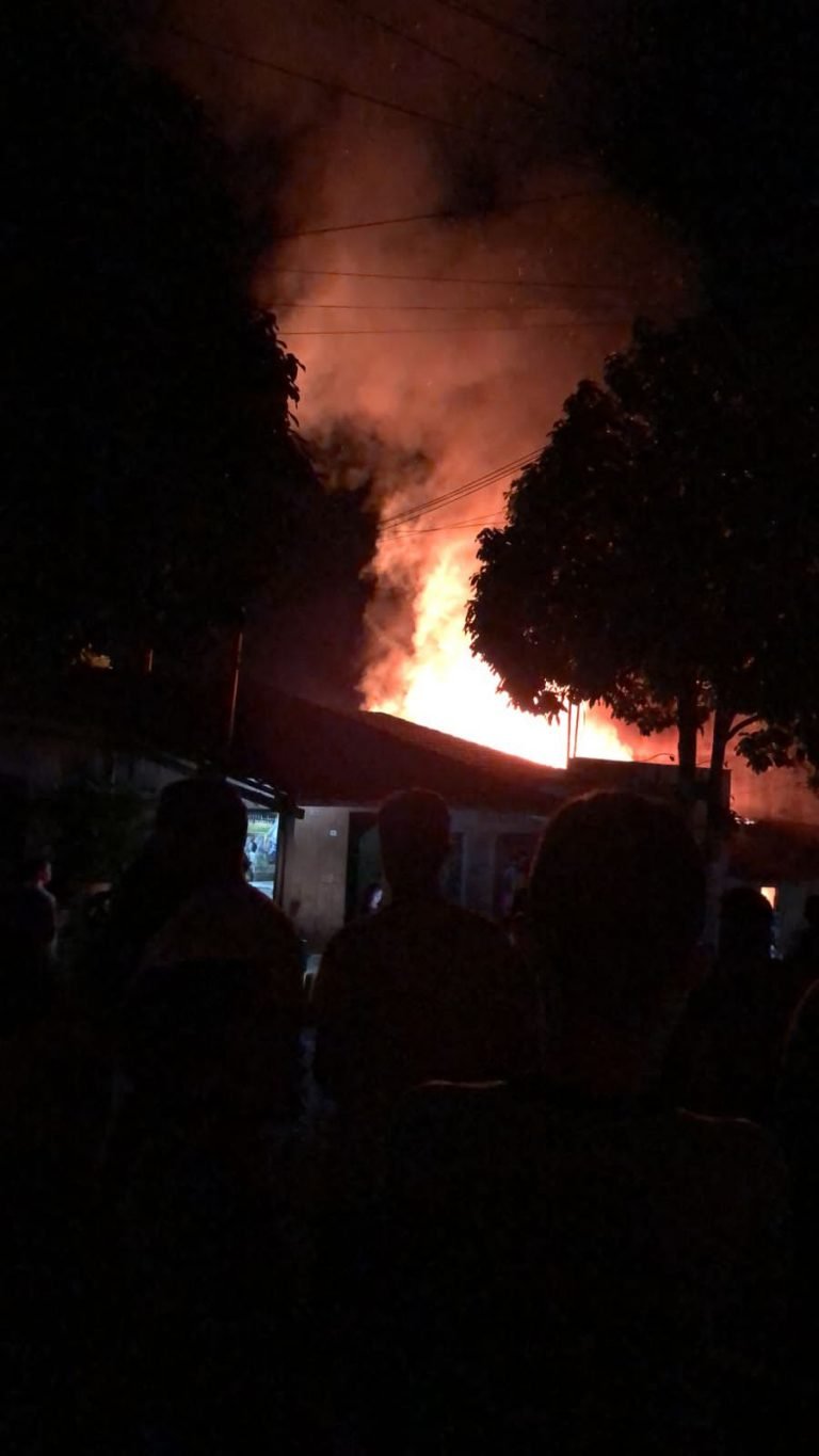 Corpo de bombeiros de AÇAILÂNDIA emite relatório de  incêndio em residência .