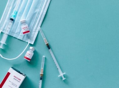 MEC proíbe instituições federais de ensino cobrar vacina